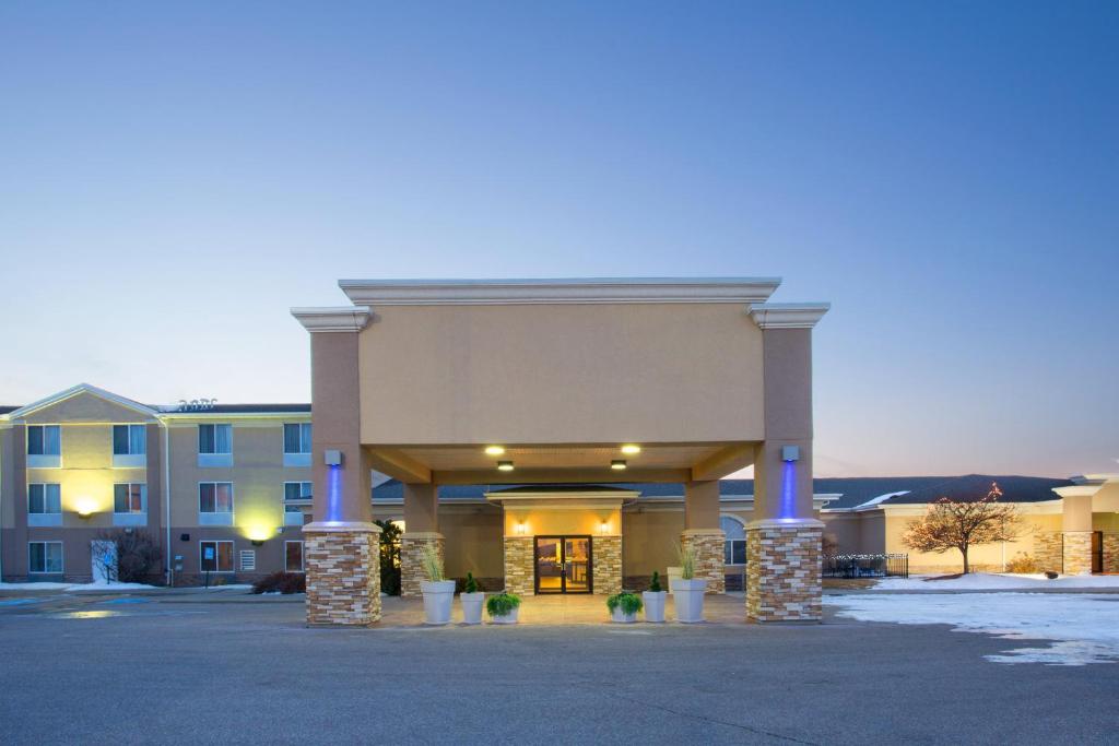 Holiday Inn Express Hotel & Suites Lexington, an IHG Hotel